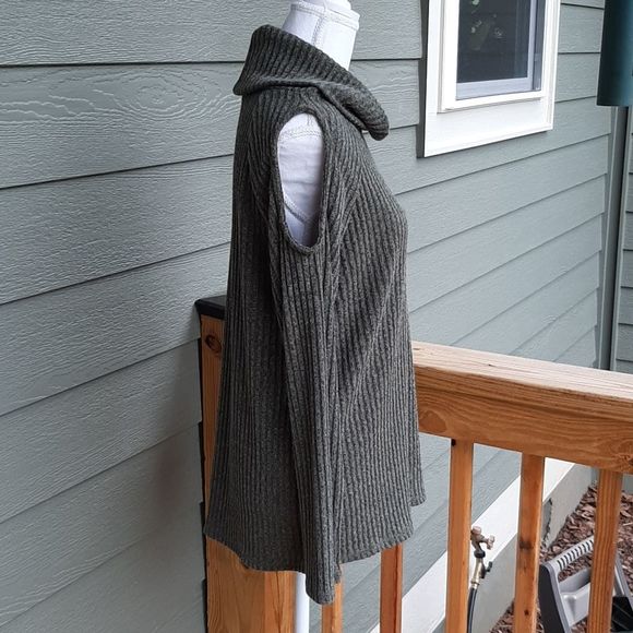 NWOT Pixi+ ivy Green Cold Shoulder Womens M Cowl Neck Sweater - Picture 2 of 10